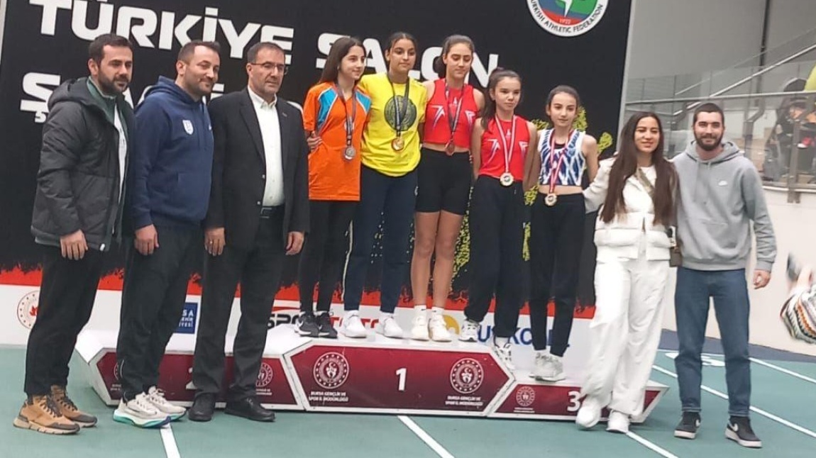 Sırıkla Atlama Türkiye Şampiyonası Birincimiz